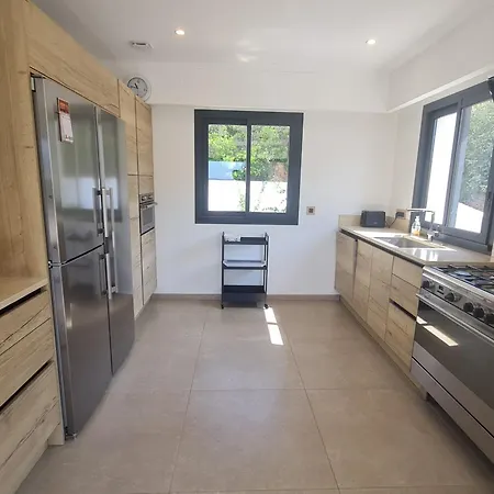 6 Pieces Climatisee Avec Piscine Privee A Villa