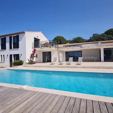 6 Pieces Climatisee Avec Piscine Privee A *