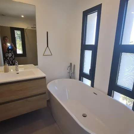 Villa 6 Pieces Climatisee Avec Piscine Privee A