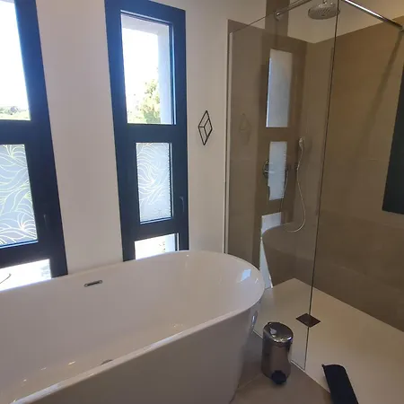 6 Pieces Climatisee Avec Piscine Privee A Sainte-Maxime