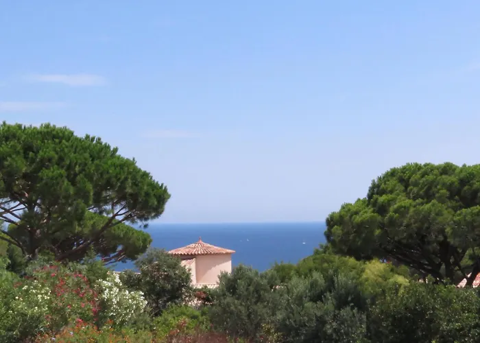 Climatisée 6 Pièces Avec Piscine Privée, 5 Chambres, Domaine De La Nartelle - Fr-1-780-67 * Sainte-Maxime