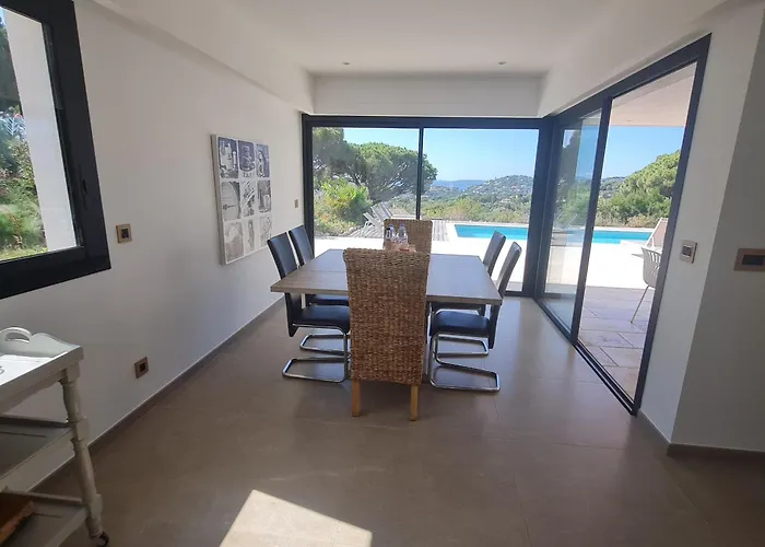 Climatisée 6 Pièces Avec Piscine Privée, 5 Chambres, Domaine De La Nartelle - Fr-1-780-67 Villa *