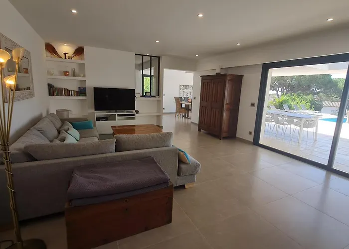 Villa Climatisée 6 Pièces Avec Piscine Privée, 5 Chambres, Domaine De La Nartelle - Fr-1-780-67