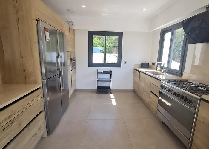 Climatisée 6 Pièces Avec Piscine Privée, 5 Chambres, Domaine De La Nartelle - Fr-1-780-67 Villa