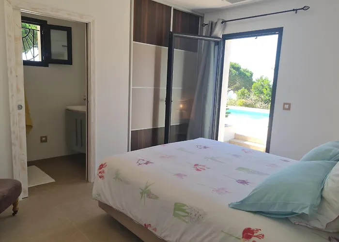 Climatisée 6 Pièces Avec Piscine Privée, 5 Chambres, Domaine De La Nartelle - Fr-1-780-67 *