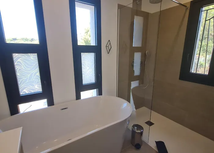 Climatisée 6 Pièces Avec Piscine Privée, 5 Chambres, Domaine De La Nartelle - Fr-1-780-67 Sainte-Maxime