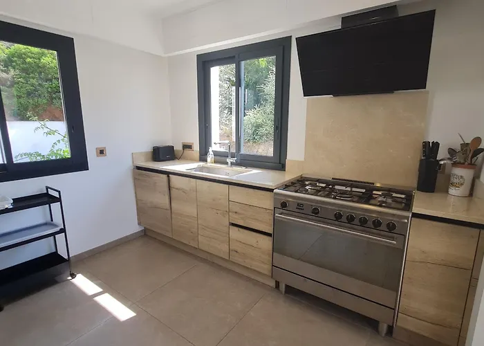 Villa Climatisée 6 Pièces Avec Piscine Privée, 5 Chambres, Domaine De La Nartelle - Fr-1-780-67