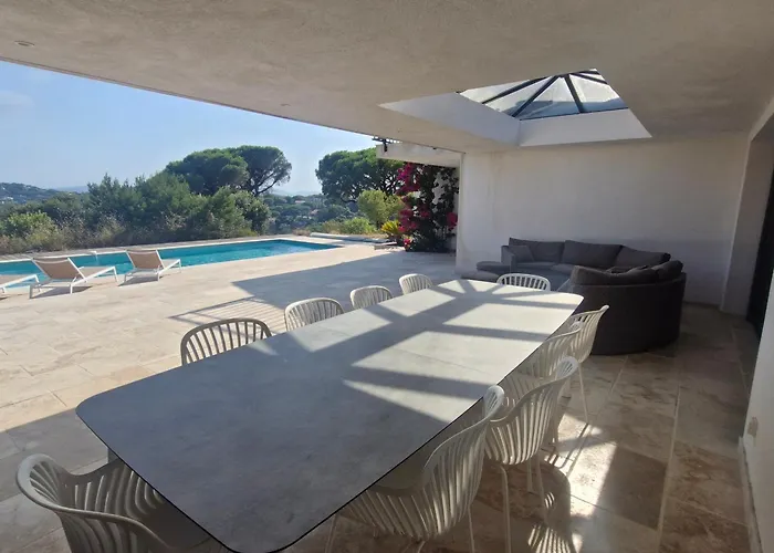 Climatisée 6 Pièces Avec Piscine Privée, 5 Chambres, Domaine De La Nartelle - Fr-1-780-67 *